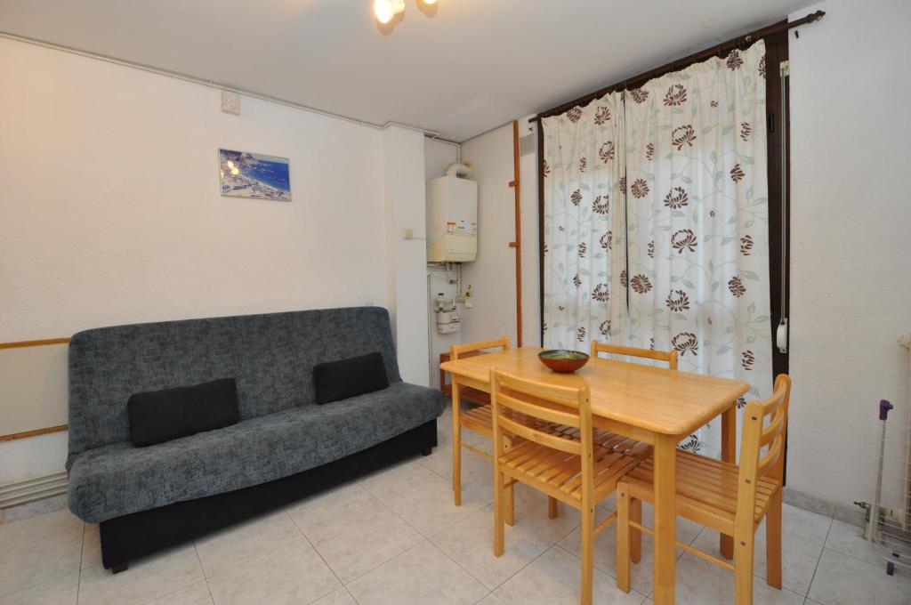 Apartment Bond - 3