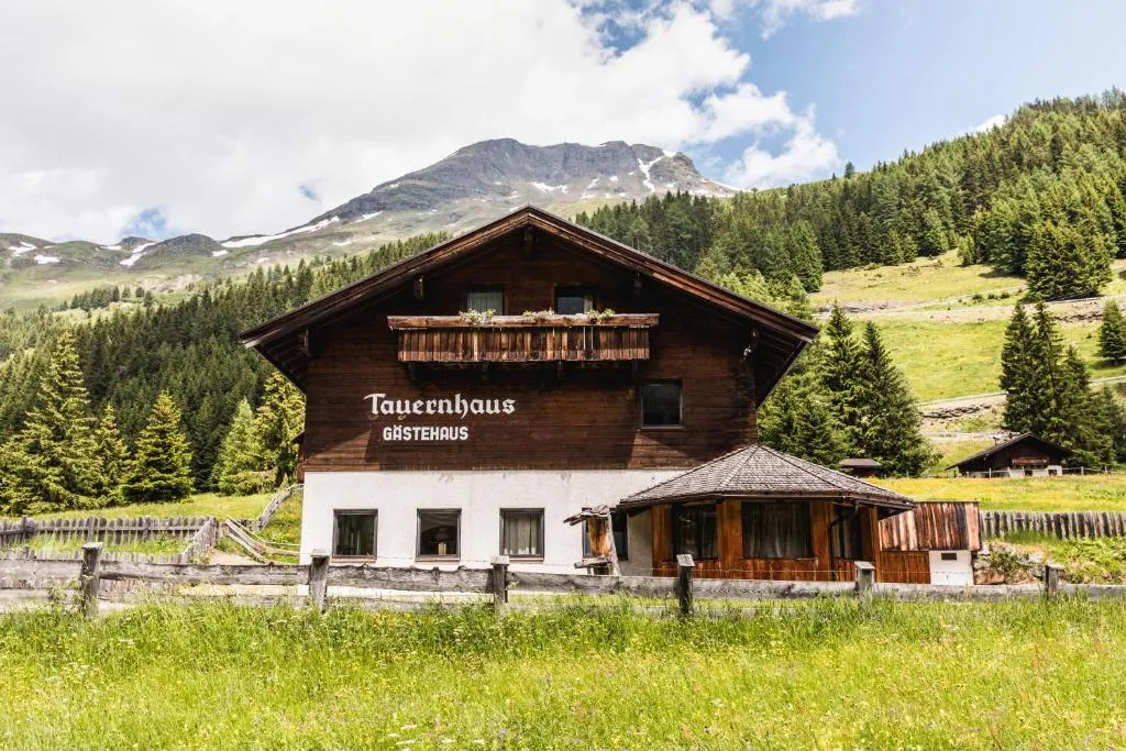 Gästehaus Tauernhaus, hotel in Matrei in Osttirol
