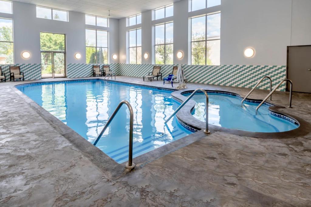 Holiday Inn Hotel And Suites Wausau-Rothschild photo