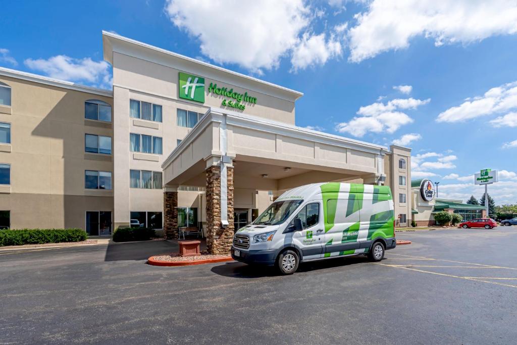 Holiday Inn Hotel And Suites Wausau-Rothschild photo