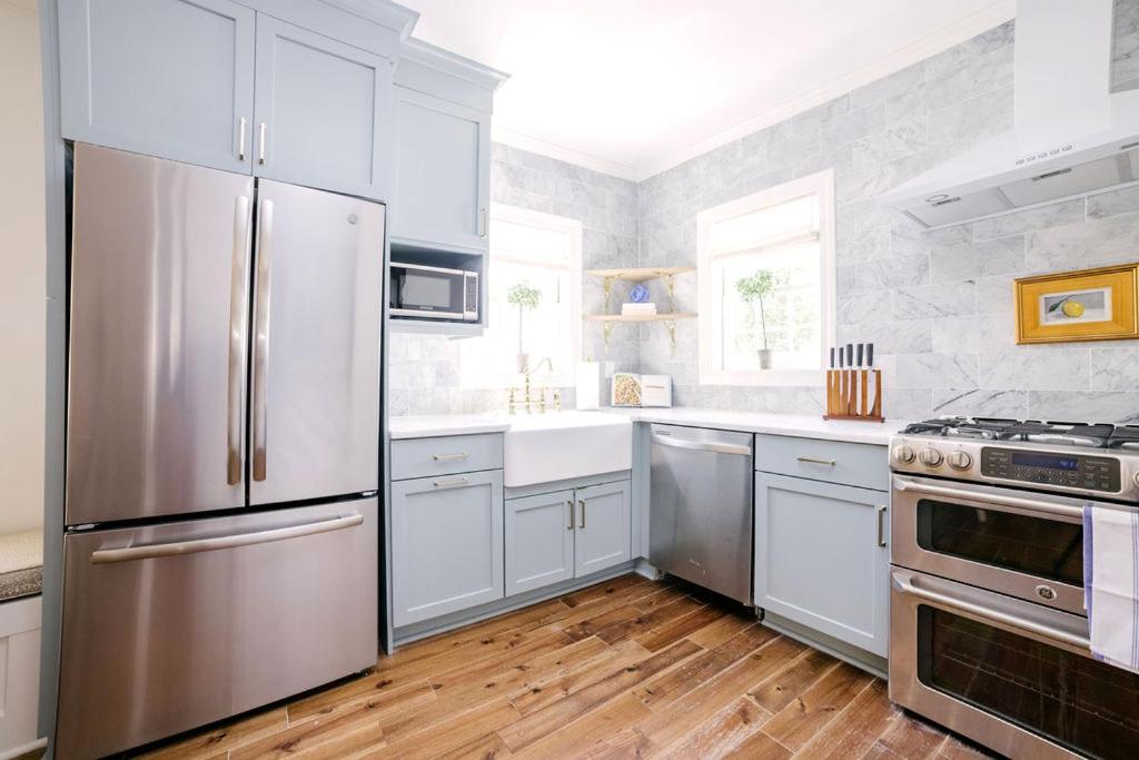 Guesthouse Charleston EAST 42 A & B 전경