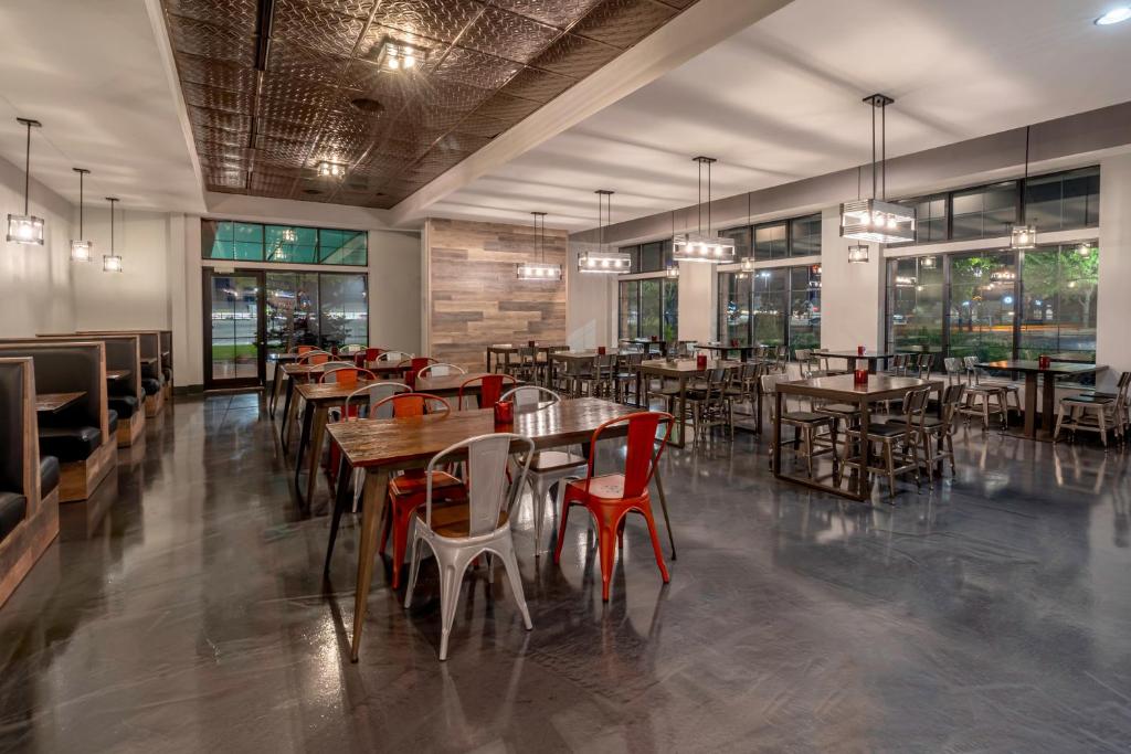 Holiday Inn Hotel And Suites Wausau-Rothschild By IHG レストラン