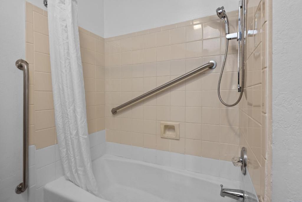 Americana Inn Motel photo