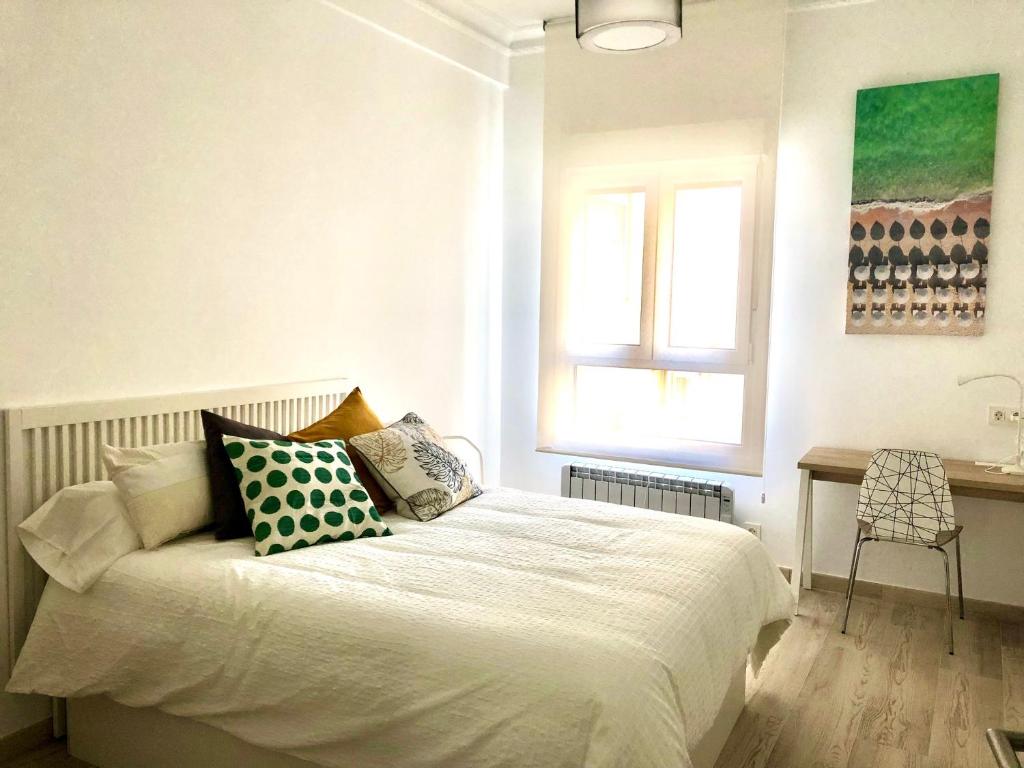 FOODIES LOCATION. SURF. NETFLIX . 3 BDR - 5