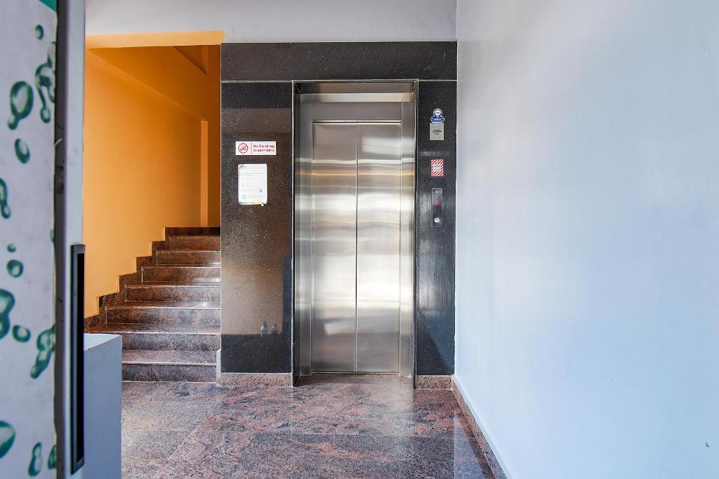 フロント・ロビー