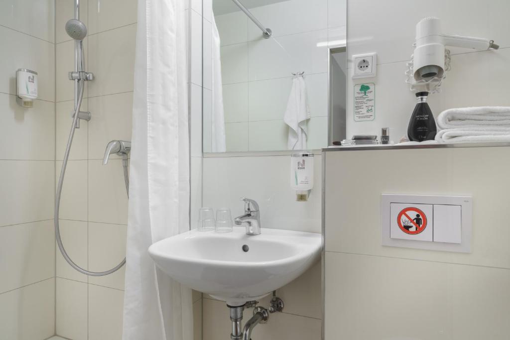 Novum Hotel Alster Hamburg St. Georg photo