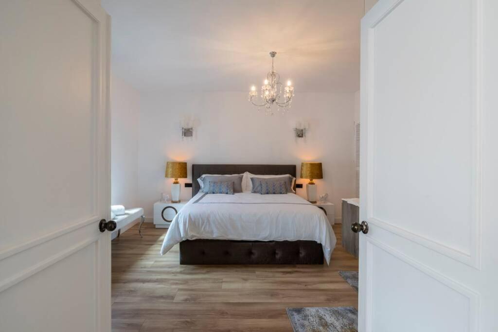 Puerto Banus second line, luxury apartement photo