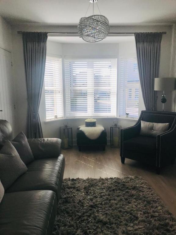 cop 26 full house for rent with private parking