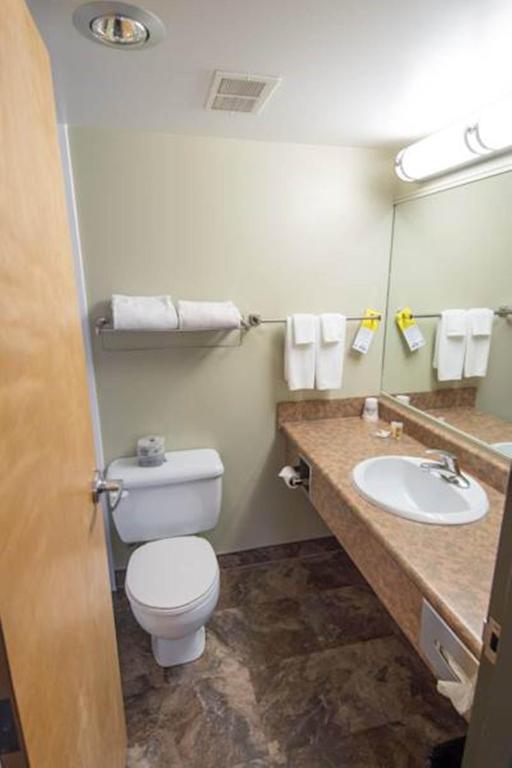 Days Inn by Wyndham Estevan photo