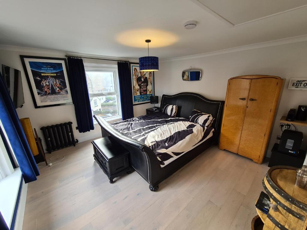 Southsea Royale Studio, James Bond, Parking, Seafront, Portsmouth