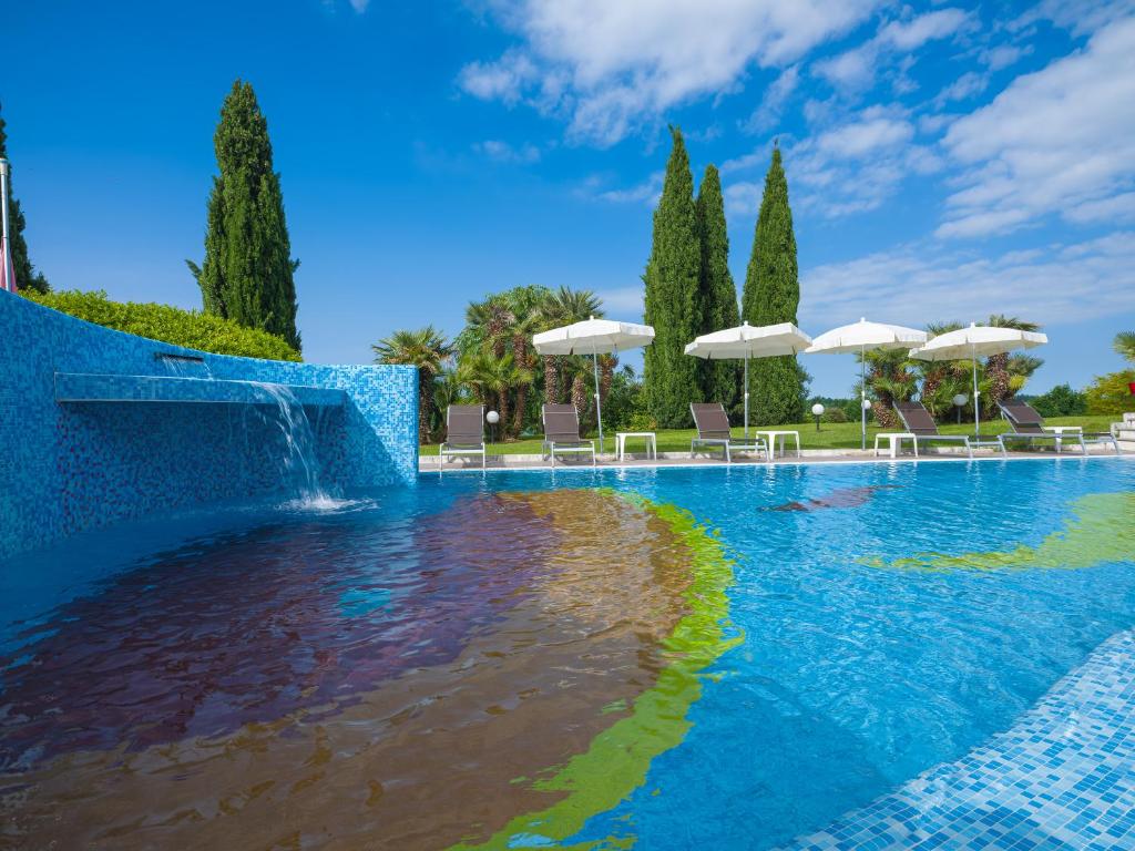 Active Hotel Paradiso & Golf スイミングプール