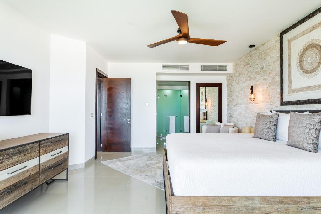 Gorgeous Ocean Front Apartment Casa Shell condo - 3