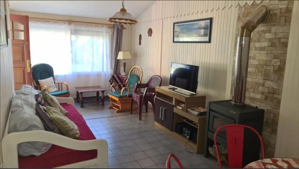 Preciosa casa en la tranquilidad de Colonia Relájate con toda la familia donde la tranquilidad se respira - A una cuadra de la mejor zona de la rambla de Colonia del Sacramento te espera esta casa para pasar las vacaciones en familia - 3