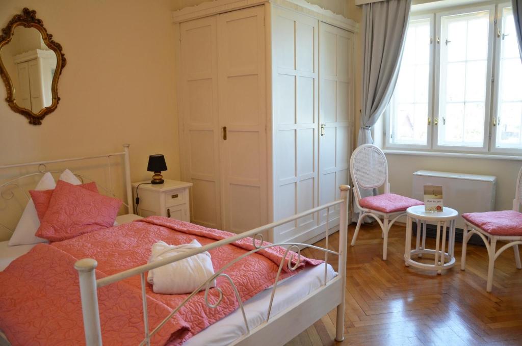Hotel Carinthia Velden photo