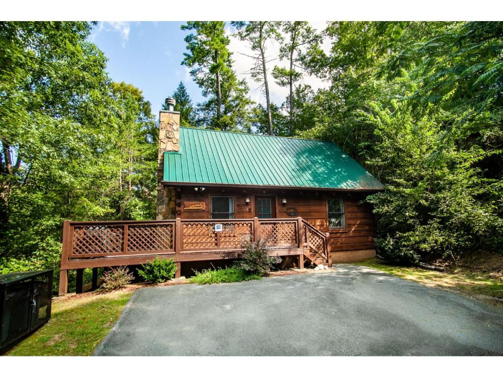 Cabin in the Woods with Hot Tub, Sevierville