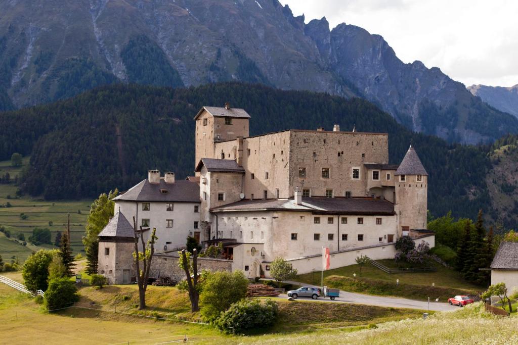 Schloss Naudersberg - 2