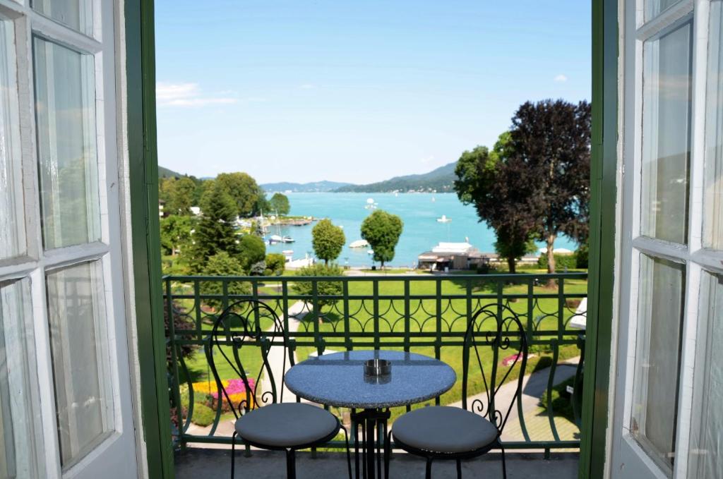 Hotel Carinthia Velden photo