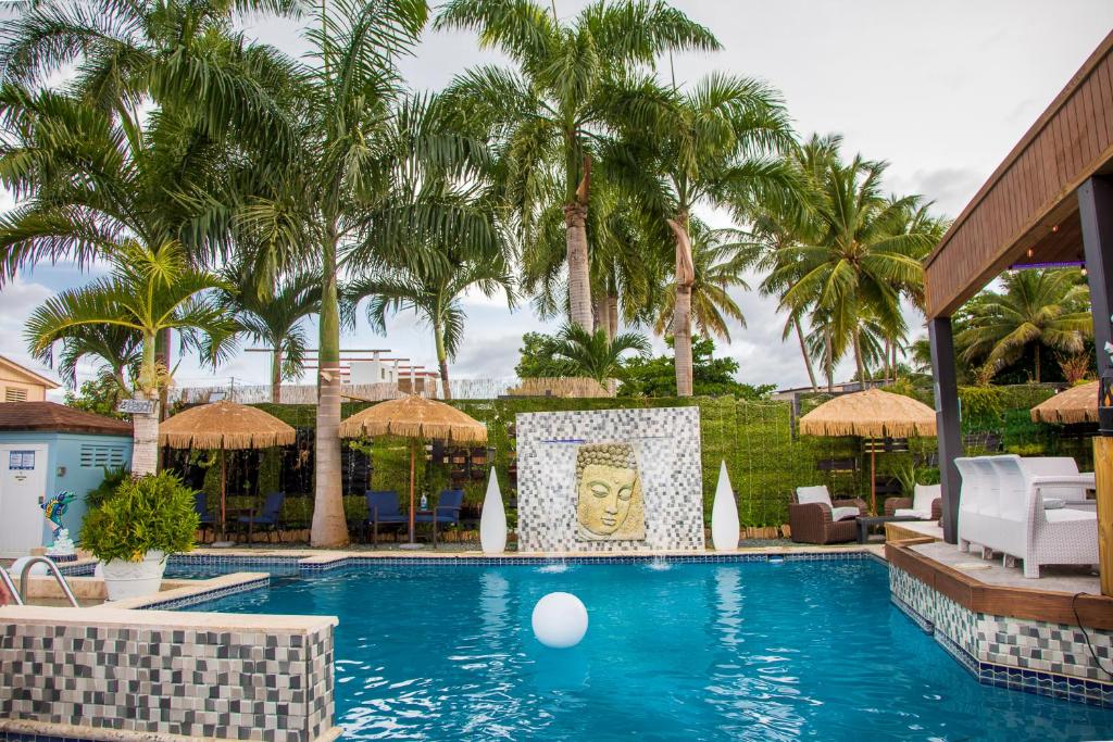 Aqua Marina Beach Club photo