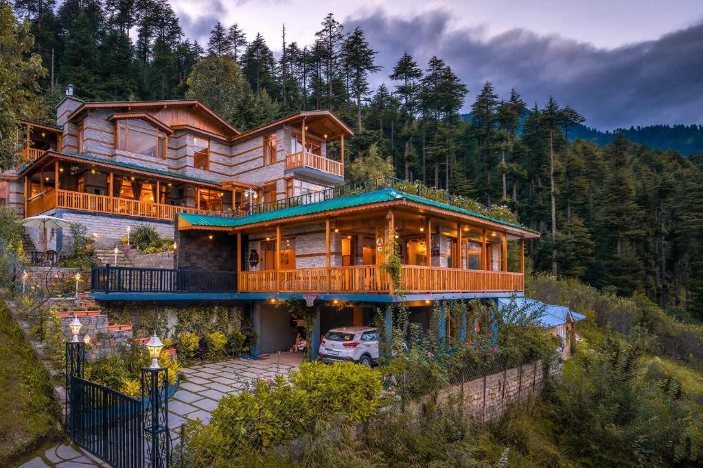 StayVista at The Wisteria House - Luxurious home with Lavish Interiors — Hotel in Manali