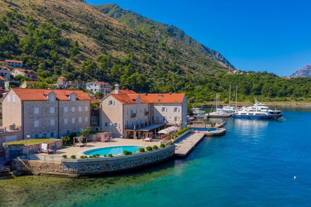 Hotel Splendido — Swimming pool in Kotor, Kotor Municipality