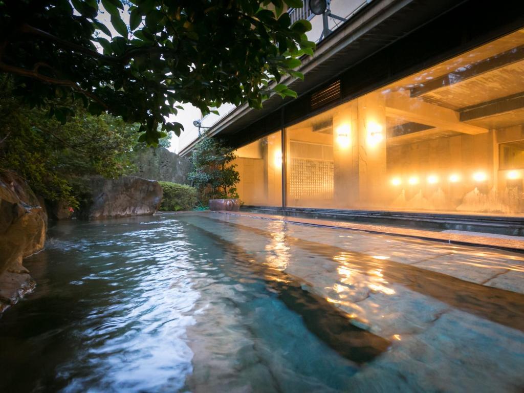 Hot spring bath