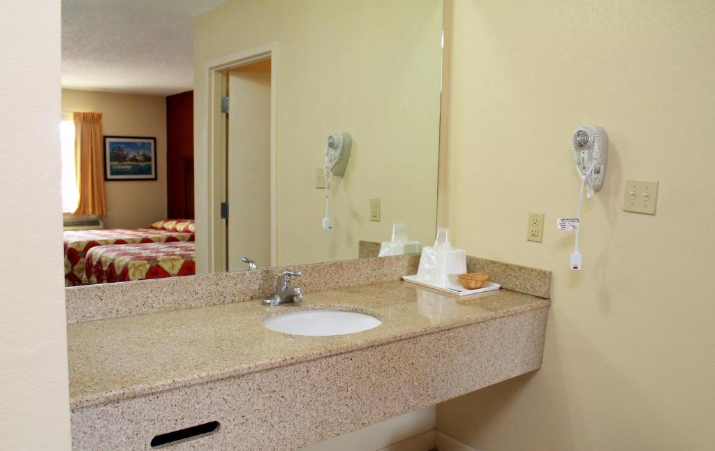 Best Way Inn and Suites - New Orleans photo