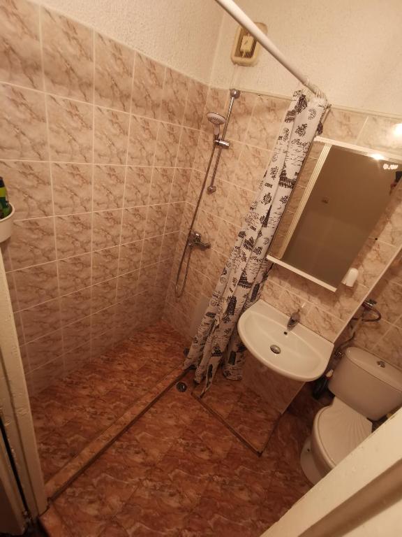 Spacious quiet apartment next to Arena Armeec and Metro station GM Dimitrov photo
