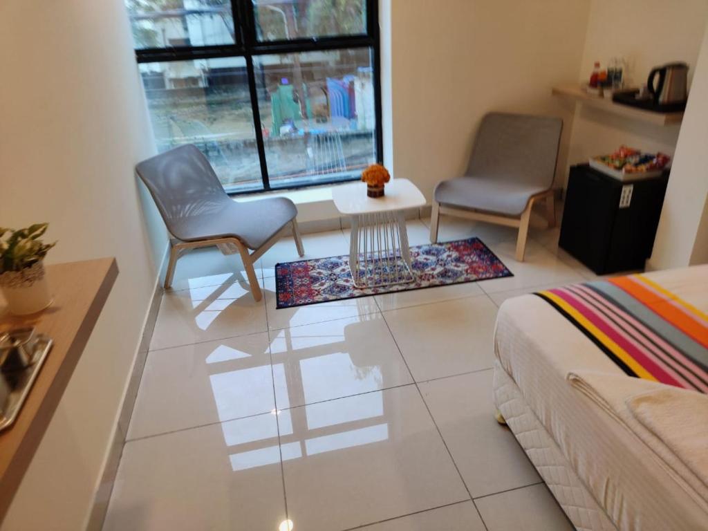 hotel white fields photo