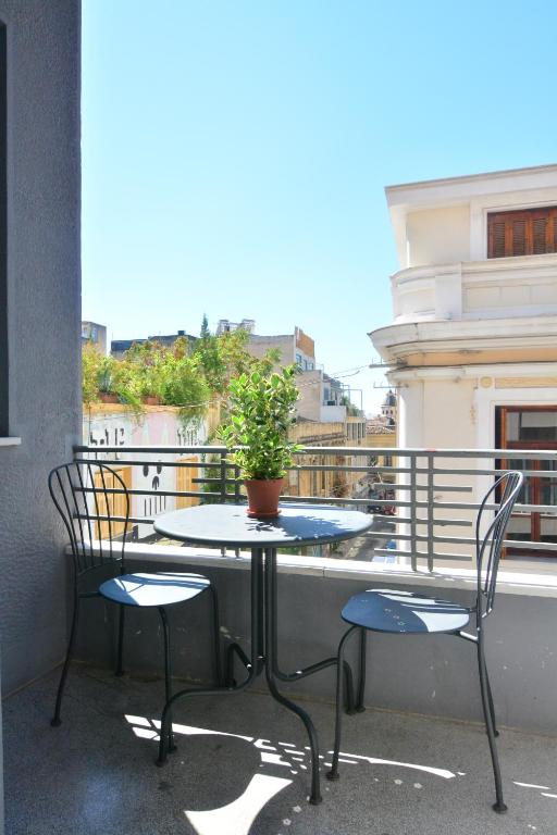 Bauhaus building with green roof top terrace - EP16 photo