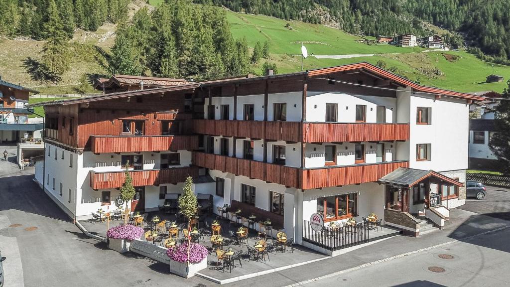 first mountain Hotel Ötztal - 2