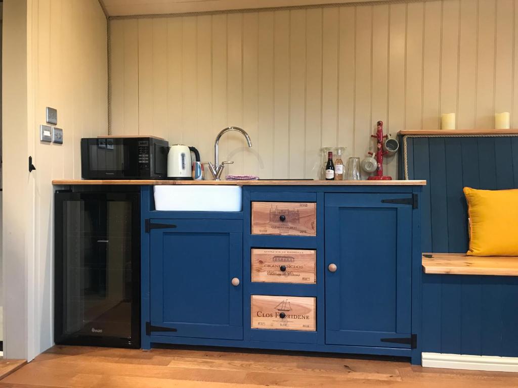 Chichester Shepherds Hut photo 4