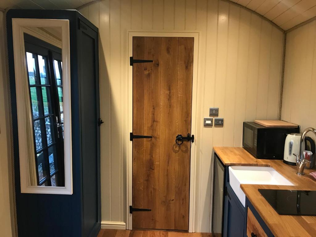 Chichester Shepherds Hut photo 7