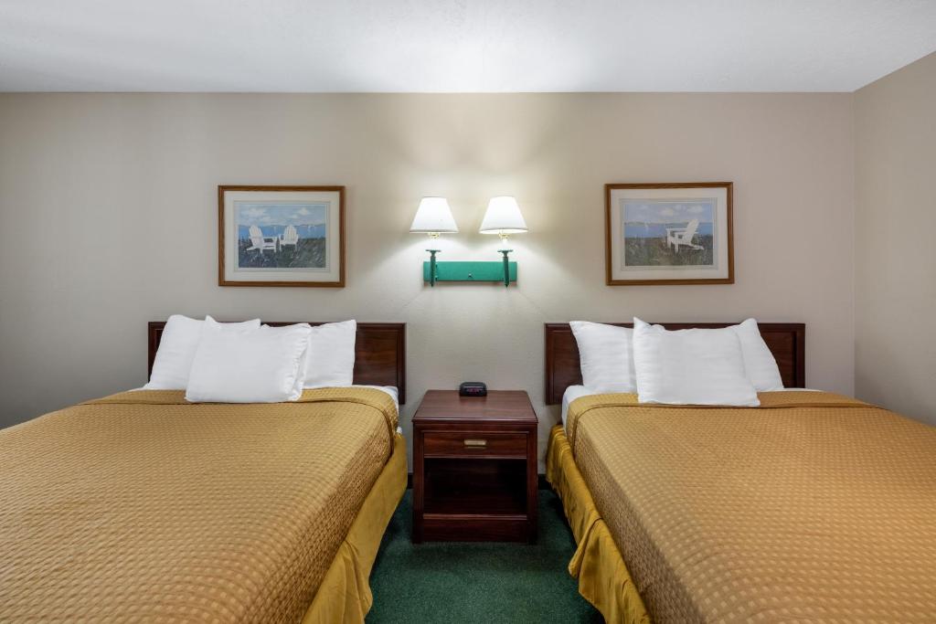 Travelodge by Wyndham Spirit Lake/Okoboji photo