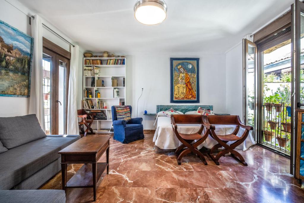 Apartamento con patio cordobes en San Basilio- Parking privado — Hotel in Cordoba
