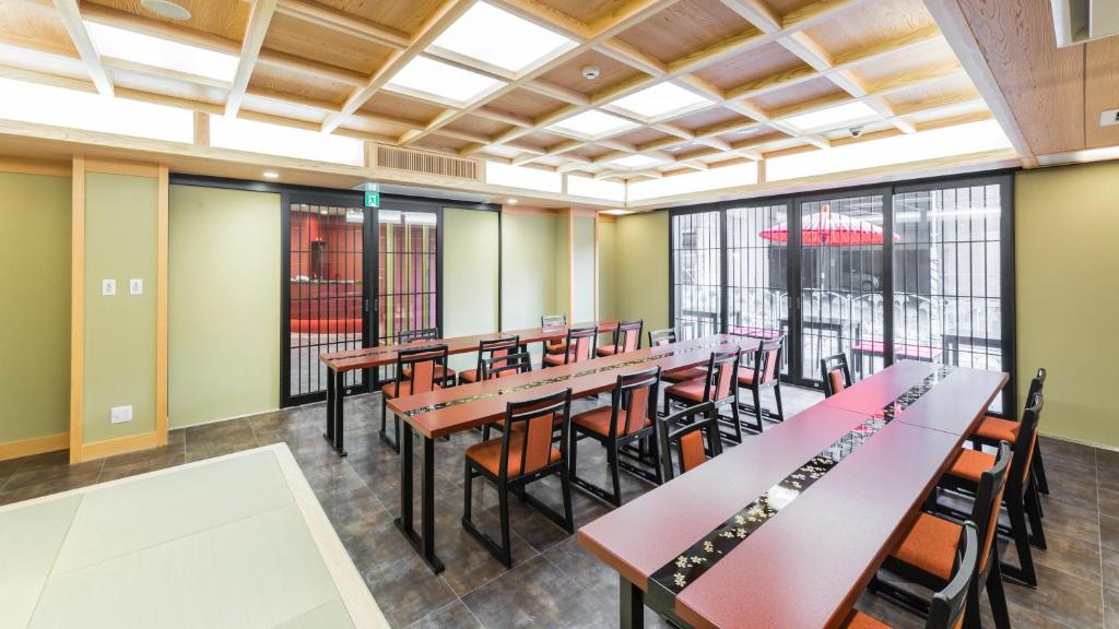 Shared lounge/TV area