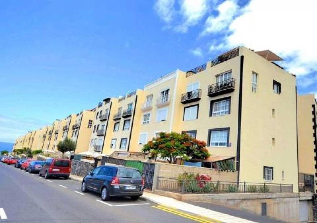Aqua Vista 2 bed Penthouse with great views - 4