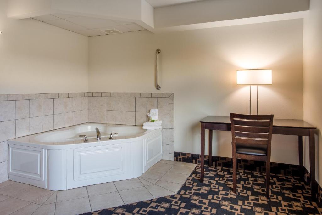 Americinn By Wyndham Wausau Photo 13