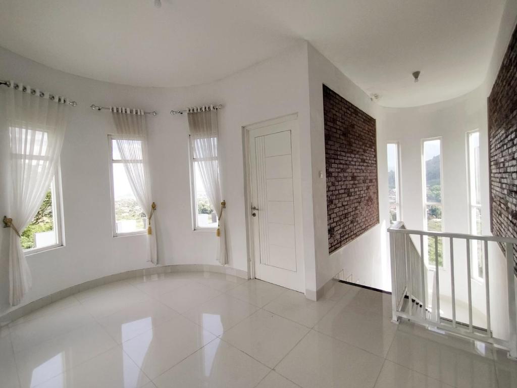 Villa Castle Aira — Hotel in Malang