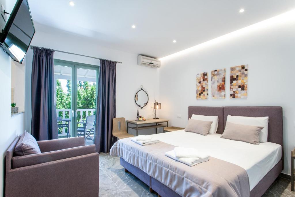 3 Goddesses' studios, Koukounaries