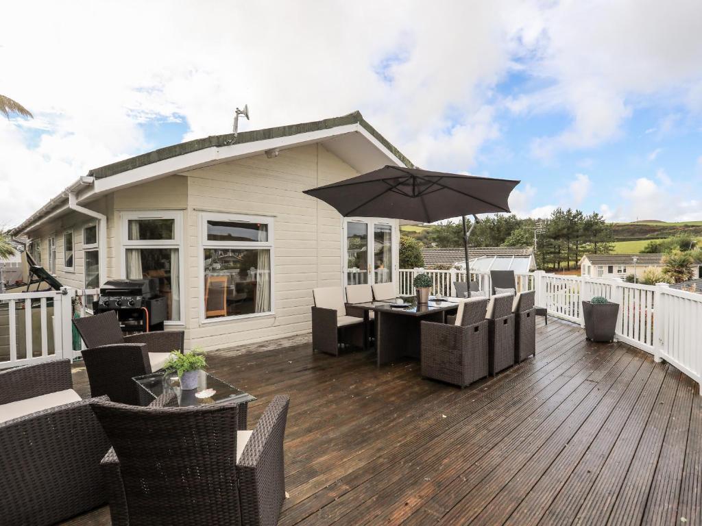 The Warren D24, Pwllheli