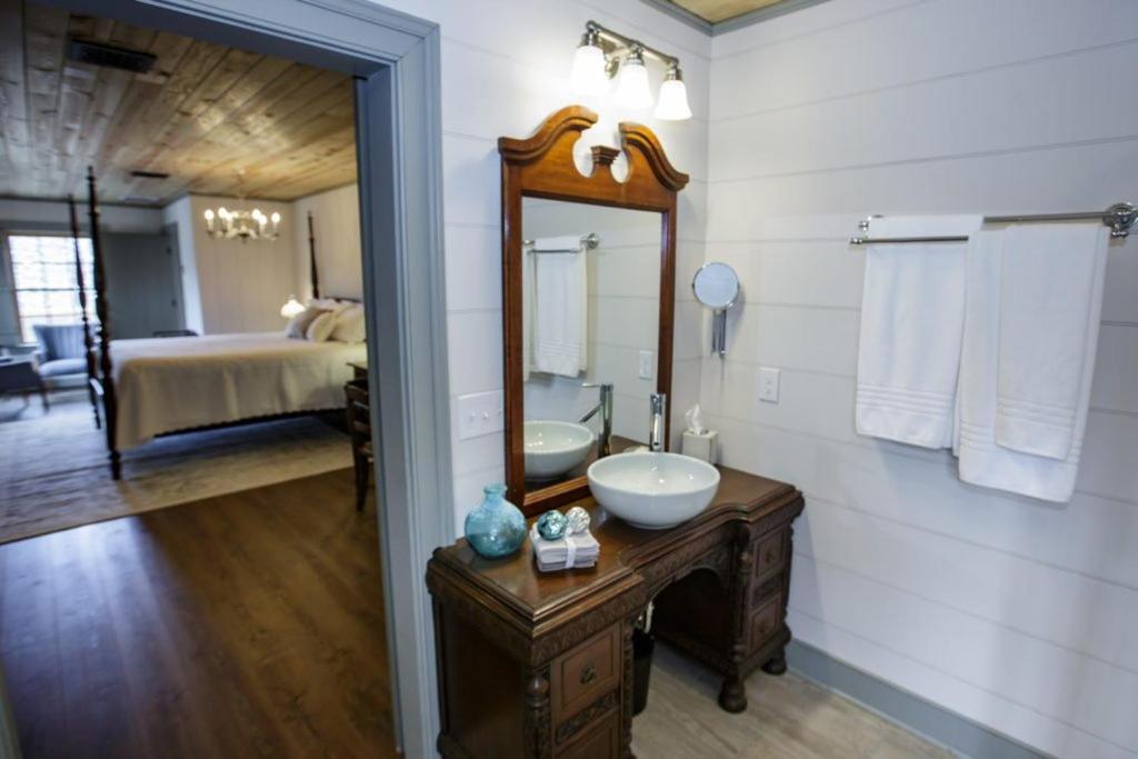 Inn at MeadowCroft photo