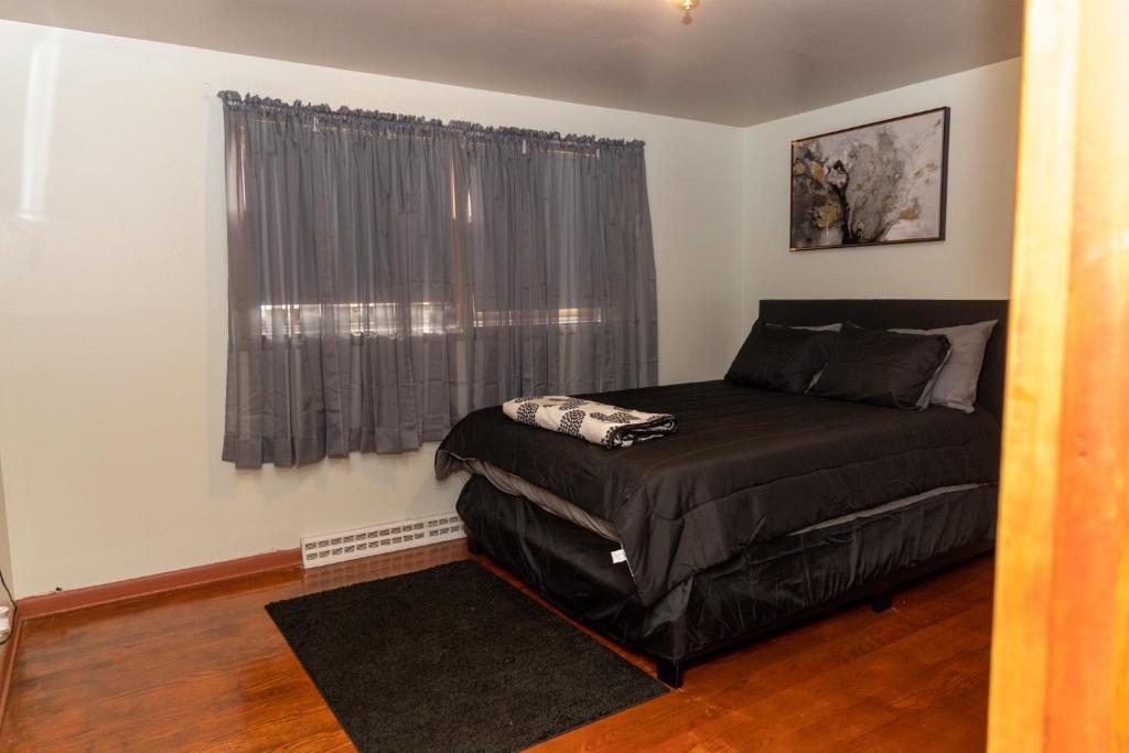 Nice three bedroom rental unit free parking & wifi photo