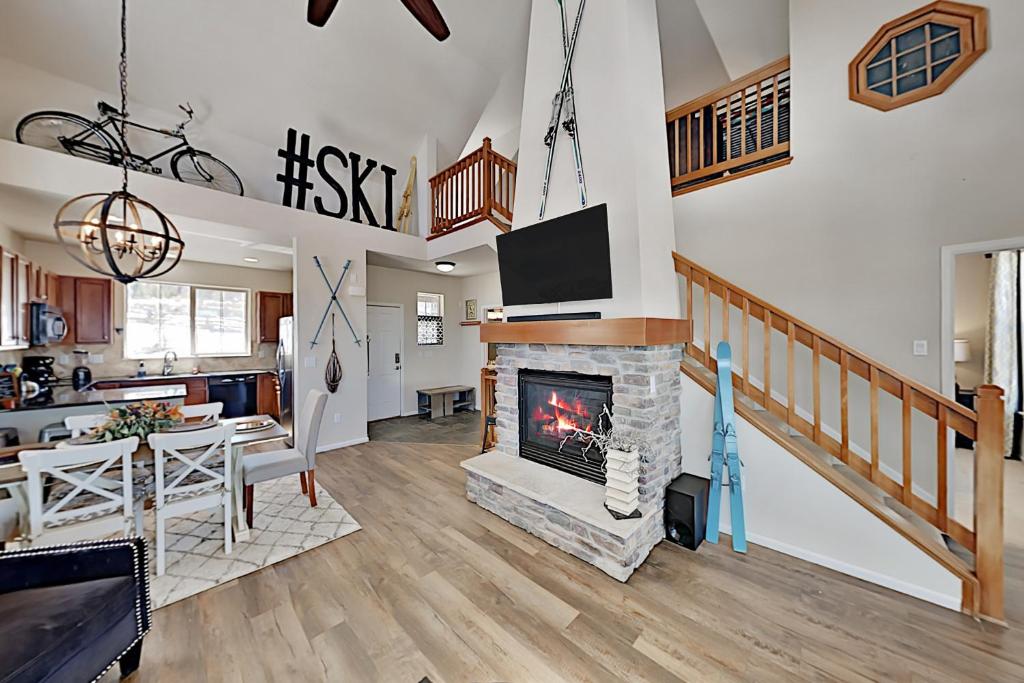 Summit Point Place, Granby