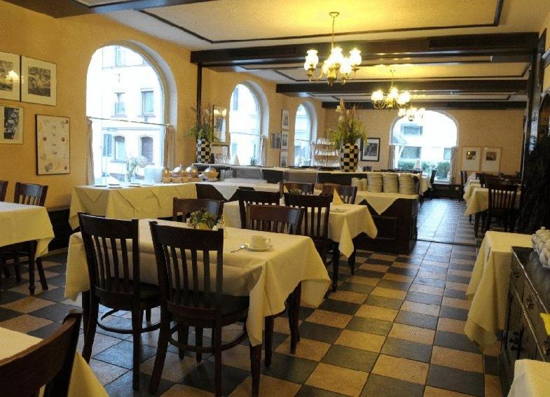 Der Fürstenhof - 3