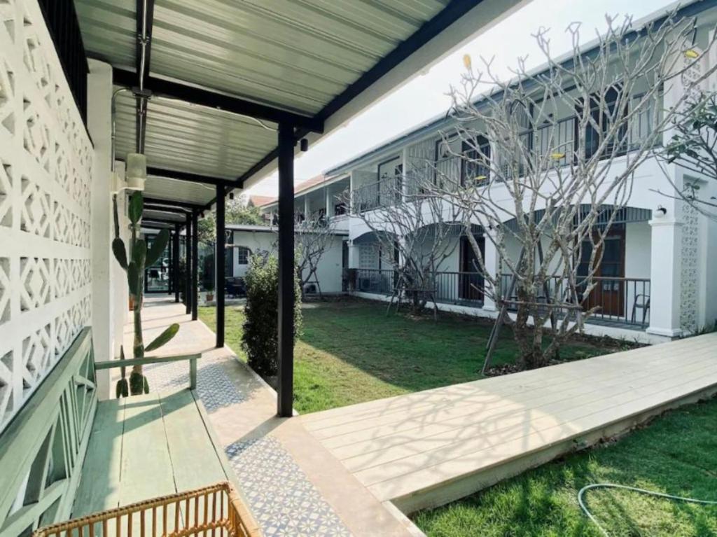 Baan Chiang Bed Lampang photo