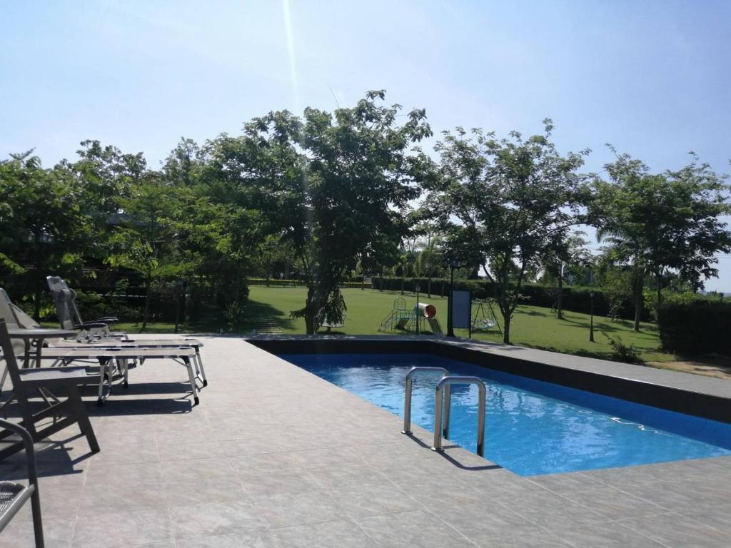 Swimming pool