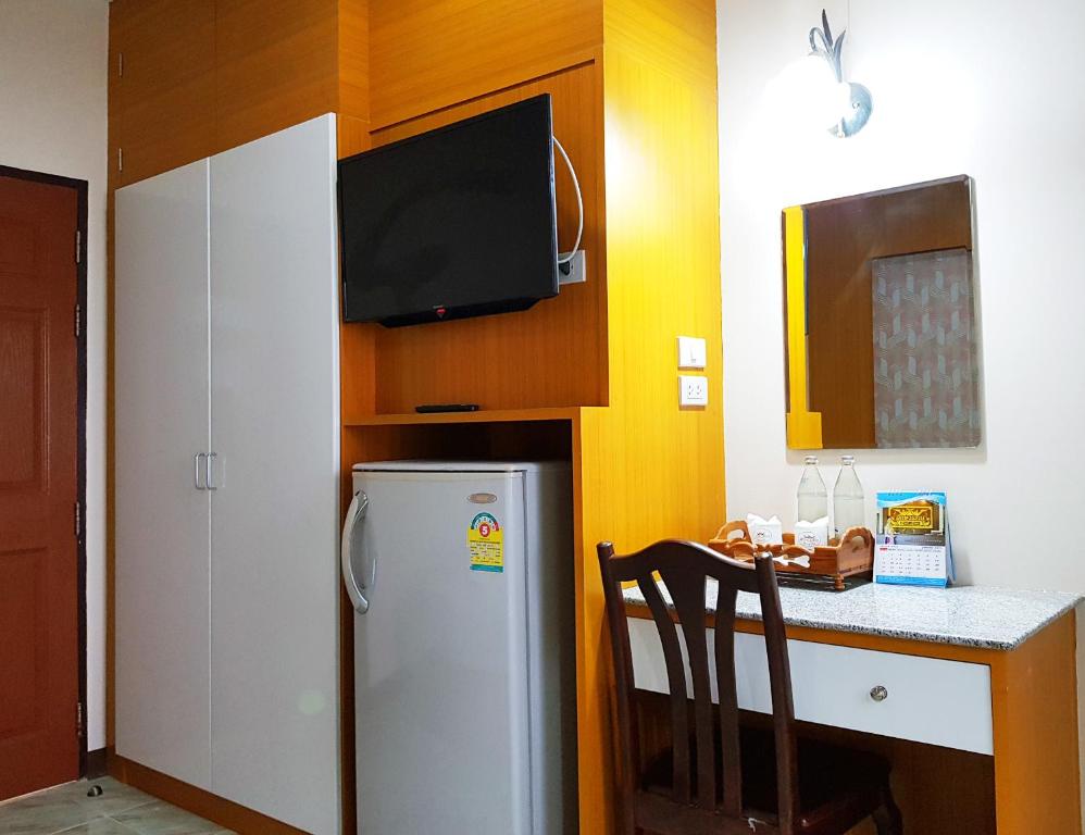 Shared lounge/TV area