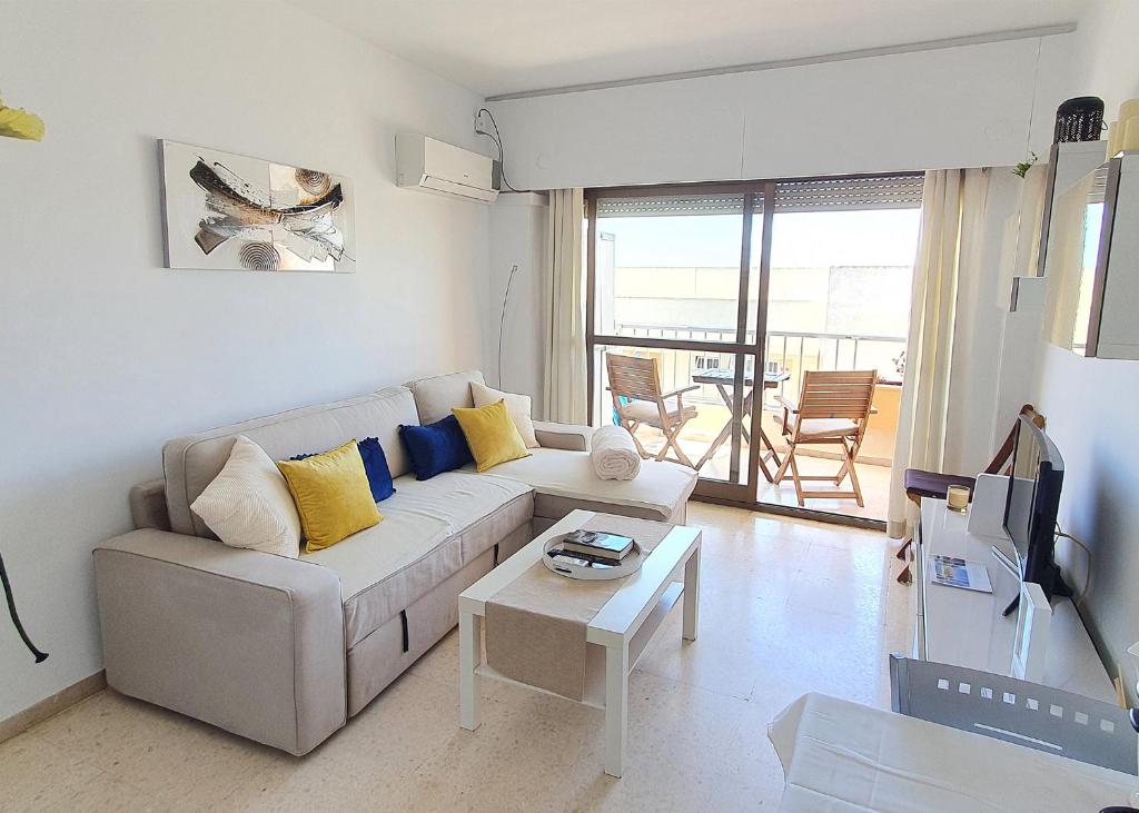 Beachfront Studio Apartment Marbella — Hotel in Marbella