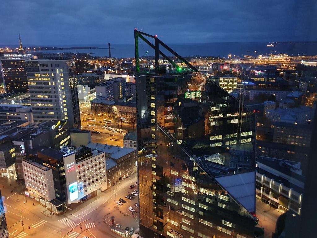 Skyview Suite - Breathtaking Views From Bed and From Jacuzzi. City Center Skyscraper Upper Floors, Tallinn