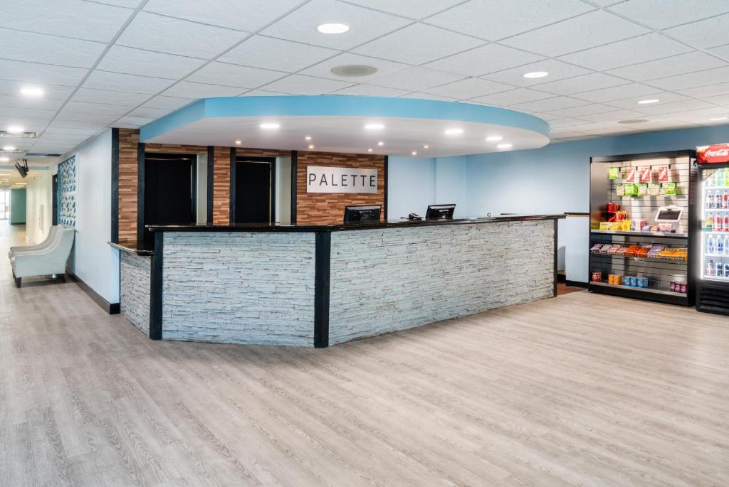 Front desk [24-hour]